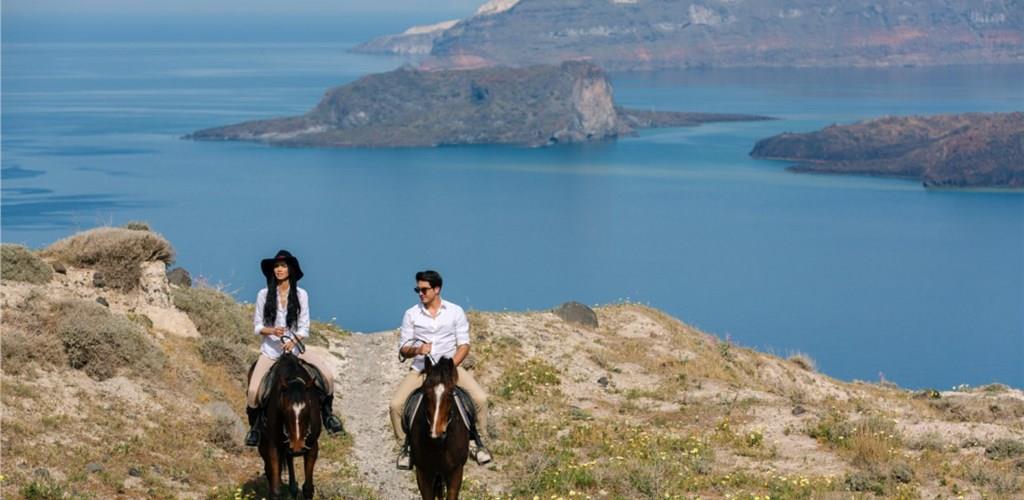 Photo of Discovering the Caldera Cliffs on a Private Horseback Excursion