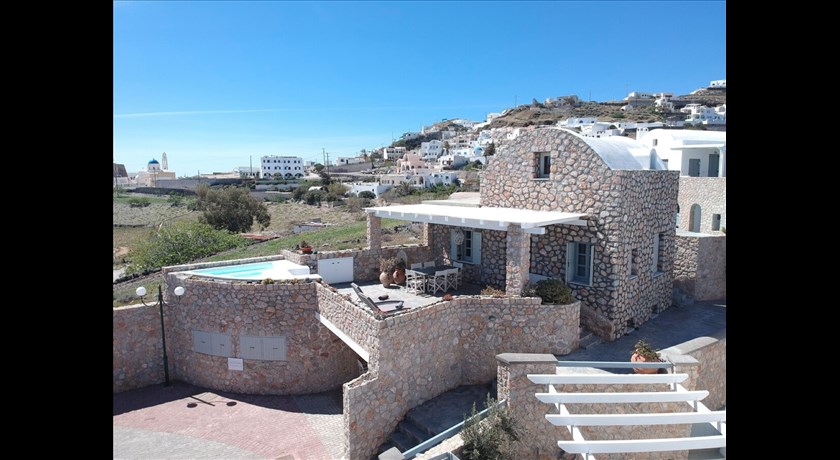 RED CLIFF VILLA in Santorini - 2026 Prices,Photos,Ratings - Book Now